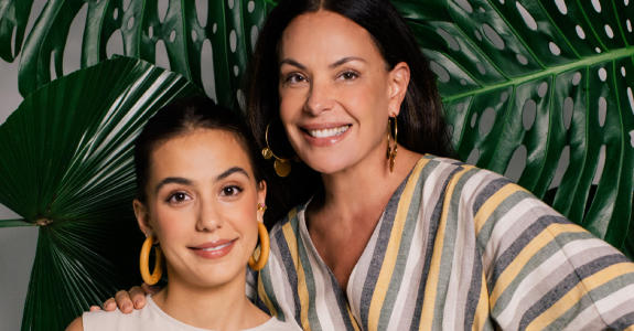 Carolina Ferraz lançou a Cimples, sua primeira marca, em 2021 ao lado da sua filha, Valentina Cohen (Foto Reprodução/Internet)