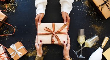 Roupas, perfumes e chocolates lideram listas de presentes de Natal
