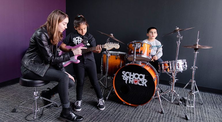 School of Rock expande atuação no Brasil com modelo de franquias baseado em ensino musical inovador