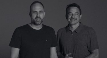 Santería incrementa time de diretores de cena