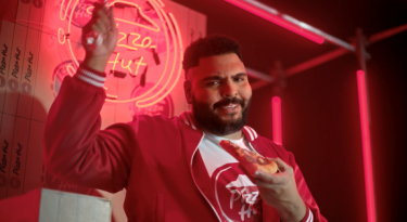 Paulo Vieira estrela filme como embaixador de Pizza Hut
