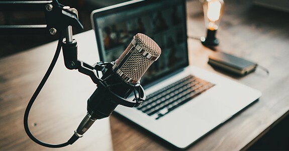 Como os podcasts podem ajudar a as marcas a ampliarem seu público?