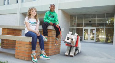 Puma lança coleção de roupas em colab com Minecraft
