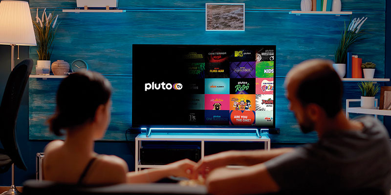 Pluto TV celebra seu primeiro ano no Brasil e reforça presença nas TVs conectadas.