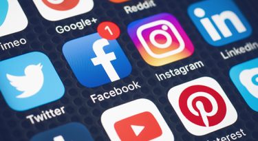 Rússia bane Facebook e Instagram sob a lei de “extremismo”