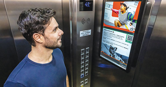 Tela em elevador residencial: em 2021, mais de 5 mil foram instaladas