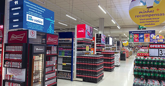 A NEOOH está à frente da digitalização da comunicação de 70 lojas do Carrefour