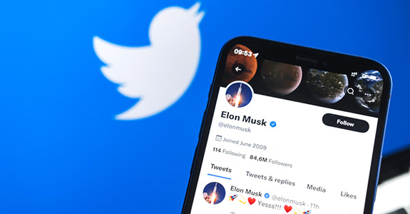 Elon Musk diz que compra do Twitter está suspensa temporariamente