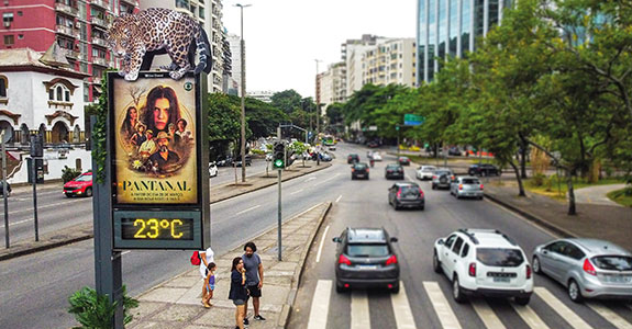 Para o lançamento da refilmagem de Pantanal, da Globo, no Rio de Janeiro, relógios de rua ganharam ambientação de animais em 2D