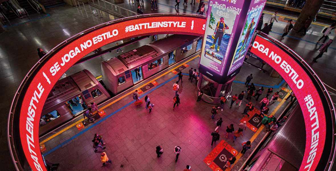 FreeFire une-se à JCDecaux e divulga campanha #BattleInStyle na estação Sé, do metrô de São Paulo