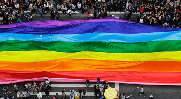 Parada LGBT+ volta às ruas com apoio de 13 marcas