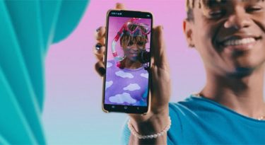 TikTok investe em anúncios shoppable para temporada comercial