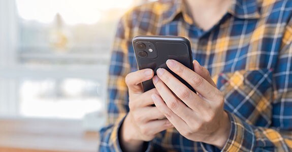 O Brasil é o terceiro lugar no ranking de populações que passam mais tempo em redes sociais, segundo o Digital 2022 Global Overview Report (crédito: Panitanphoto/Shuttestock)