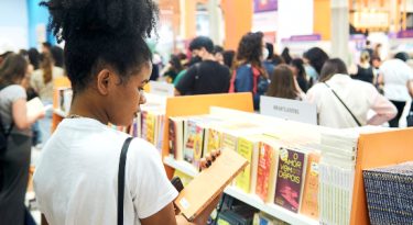 Volta de eventos presenciais firma retomada do mercado editorial