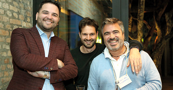 Santi Darmandrail, COO, Daniel Czaplinsk, CEO e cofundador, e Sebastián Garcia Padín, diretor-geral