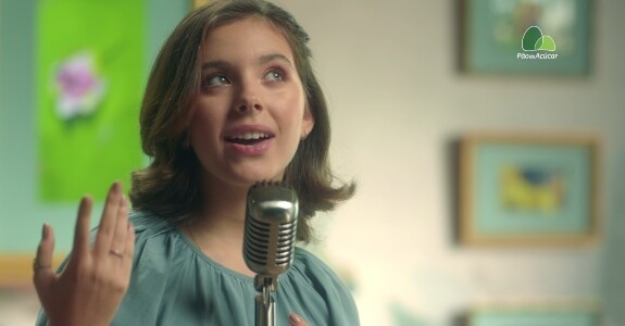 Flor Gil canta nova música do Pão de Açúcar