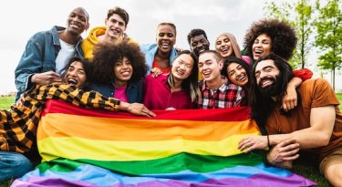 Pesquisa da Havaianas revela o perfil da comunidade LGBTQIAP+ no Brasil