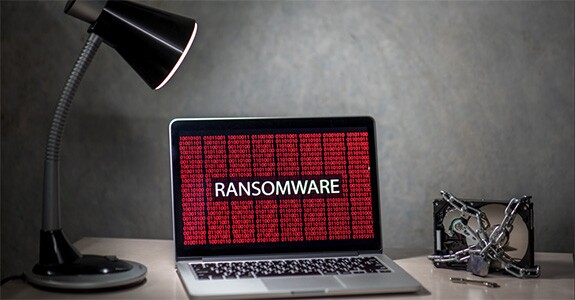 Ataque ransomware, que exige pagamento de resgate para liberação ao acesso aos dados