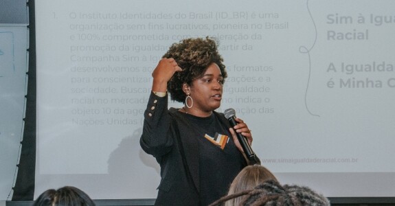 Aline do ID_BR fala sobre o papel das marcas na pauta racial