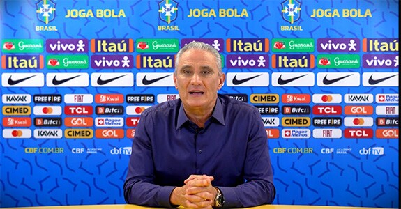 Técnico Tite participa de ação personalizada para a torcida brasileira