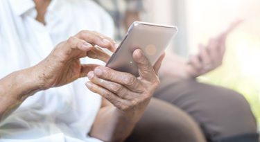 Cresce presença de idosos nas plataformas digitais, aponta relatório