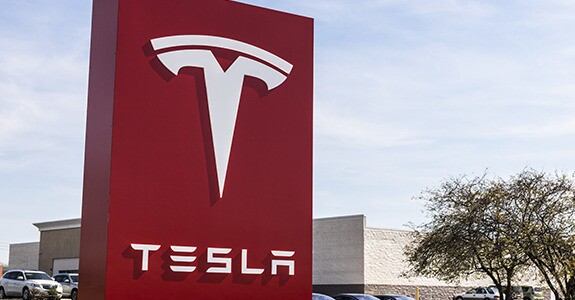 Tesla é multada por propaganda enganosa