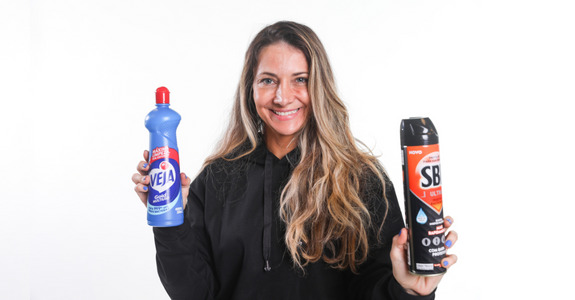 Reckitt Hygiene Comercial_Erica Cappellano Raspa_Div-1