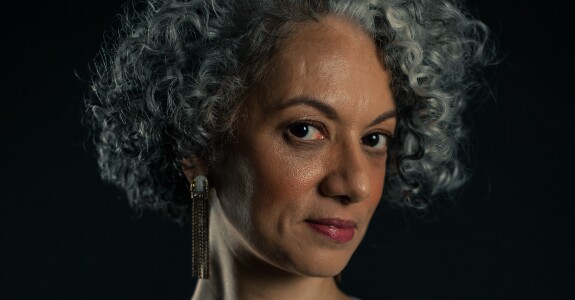 Adriana Ferreira Silva, jornalista, palestrante e escritora (Crédito: Divulgação)