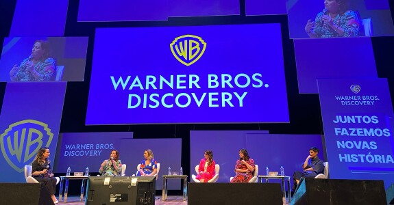 Painel da Warner no Rio2C