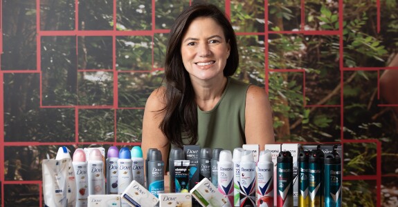 Poliana Sousa é General Manager de Personal Care na Unilever Brasil (Crédito: Divulgação)