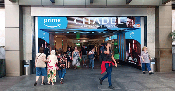  Campanha da Amazon Prime Video contou com túnel em led em shopping para anunciar a série original Citadel