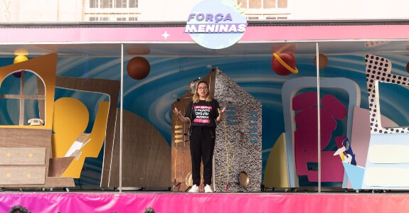 Deborah De Mari na Carreta Expedição Meninas Curiosas, Mulheres do Futuro realizada em 2022. (Crédito:Fernanda Flugel)