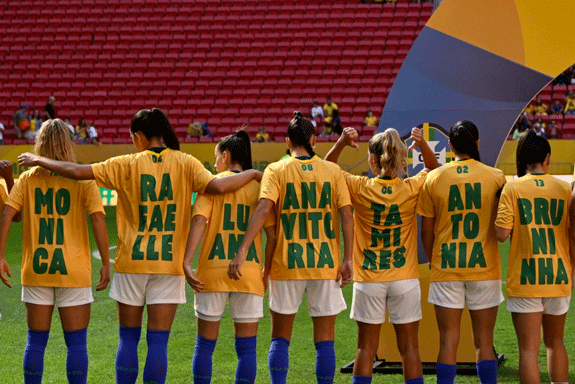 Movimento-convite #OlhaPraElas, uma das ativações do Guaraná Antarctica para a Copa