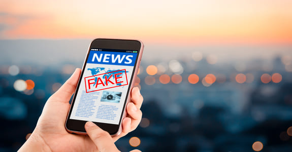 Quais as características de uma notícia falsa?