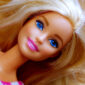 Esta Barbie está…de olho