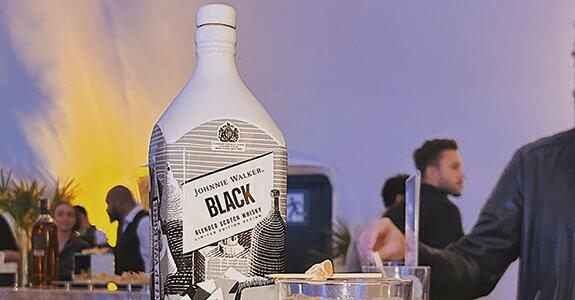 Rótulo Johnnie Walker Air Ink transforma a poluição do ar em tinta