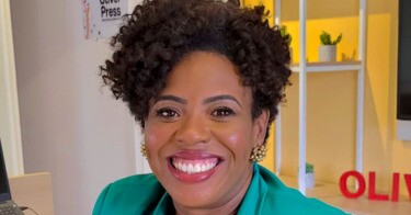 Juliana Oliveira, CEO da Oliver Press, e a química entre diversidade e inovação 