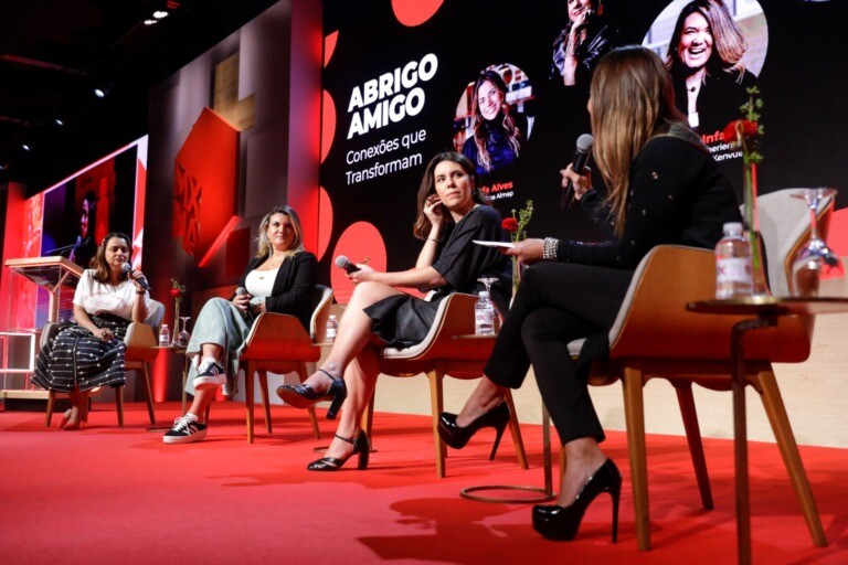 Painel Abrigo Amigo, ESG, Eletromídia_Crédito Meio e Mensagem
