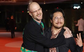 Daniel Scheinert e Daniel Kwan, diretores do filme Tudo em Todo Lugar ao Mesmo Tempo são keynotes no SXSW 2024 (Crédito: Frazer Harrison/Getty Images)