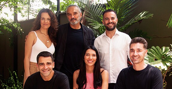 Ulli Ferrari, Fred Gelli, Léo Xavier, Pedro Medicis, Flávia Pañela e Renato Virgili, formam a Tátil Môre (Crédito: Divulgação /Thais Jatene)