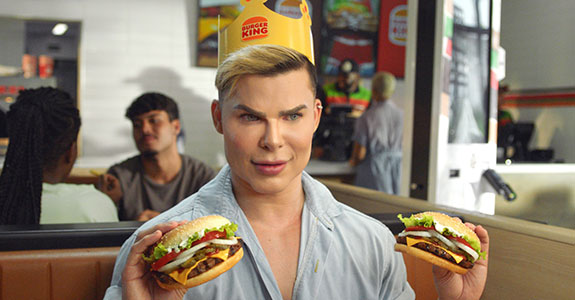 Ken Humano protagoniza campanha do Burger King (Crédito: Divulgação)
