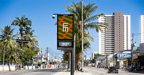 Relógio de rua em Recife: Eletromidia aumenta sua presença nas maiores capitais do País