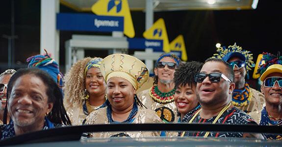 Olodum estrela campanha de posicionamento do posto Ipiranga (Crédito: Reprodução)