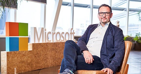 Como a Microsoft vem tentando estreitar os laços com os anunciantes