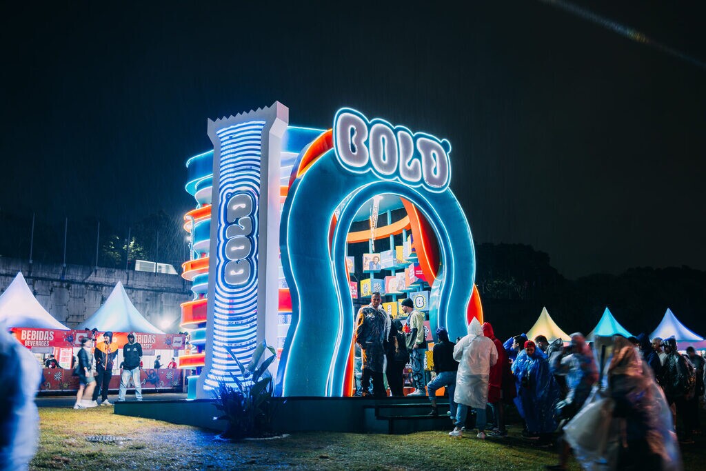 Durante os três dias de Lollapalloza, a Bold Snacks levou as barras de proteína para o público em ativação (Crédito: Reprodução)