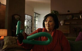 Dona Deia é uma das protagonistas da campanha da OLX (Crédito: Divulgação)