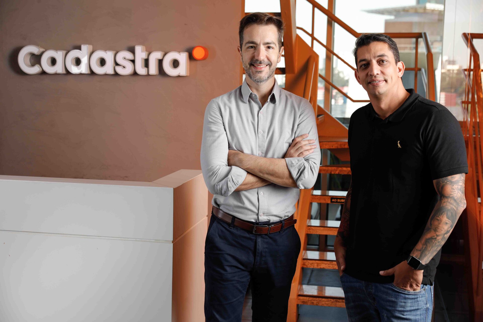 Thiago Bacchin, CEO e fundador da Cadastra, e Alexandre Bonatti, sócio e CEO da Maeztra 
