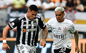 Jogo entre Corinthians e Atlético Mineiro pelo Brasileirão somou 18 marcas nas placas de publicidade (Crédito: Divulgação / CBF)