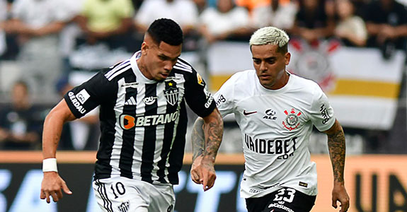 Jogo entre Corinthians e Atlético Mineiro pelo Brasileirão somou 18 marcas nas placas de publicidade (Crédito: Divulgação / CBF)