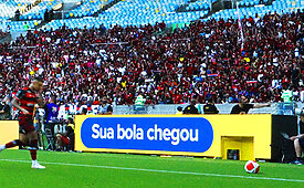 Placas de publicidade potencializam presença de anunciantes no futebol (Crédito: Divulgação)